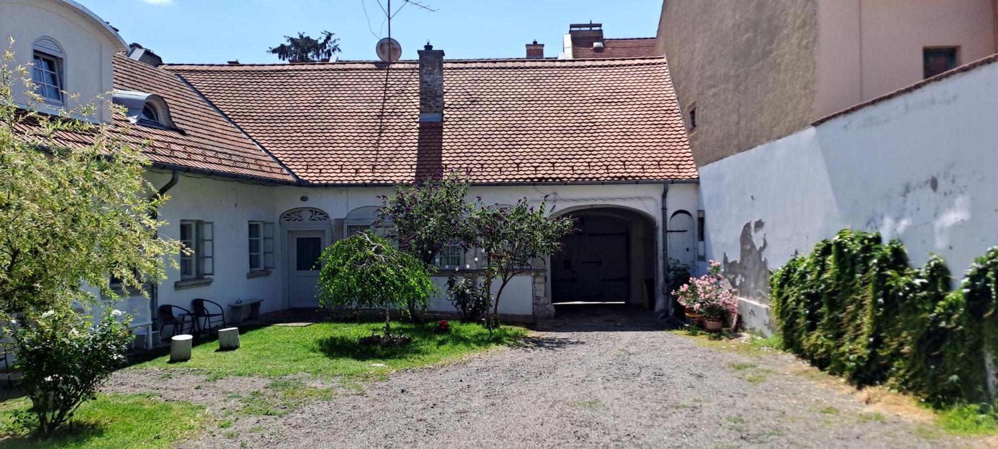 Plitzner Belvarosi Apartmanhaz エゲル エクステリア 写真